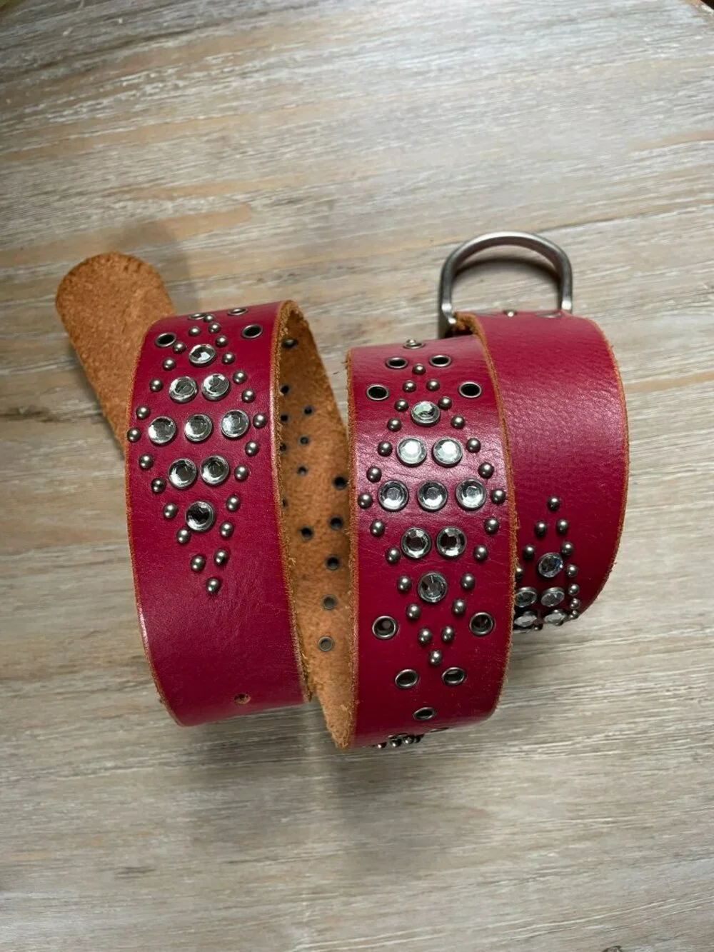 Fossil women belt with rhinestones center bar in fuchsia color